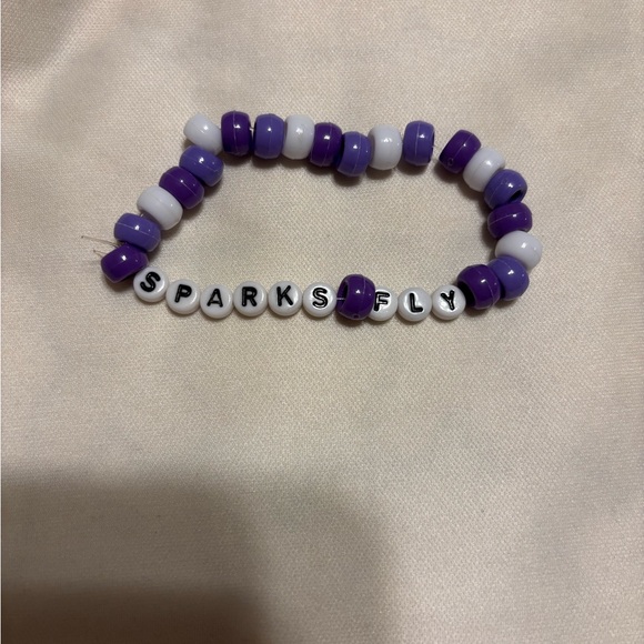 FRIENDSHIP BRACELET- FROM TAYLORS MOM - Picture 2 of 2